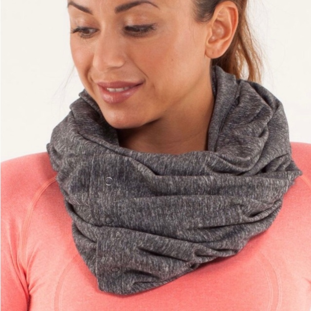 Lululemon Vinyasa Rulu Scarf, Heathered Black, EUC
